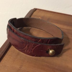 Unisex bracelet 100% handmade with Alligator hide